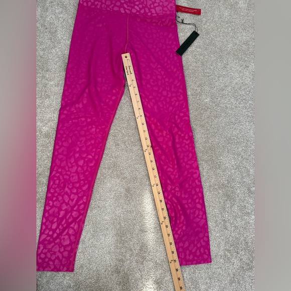 Carbon38  High Rise Leopard Takara Shine Leggings in Berry Pink size Medium NWT - Picture 9 of 11